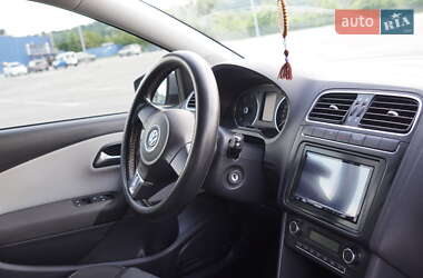 Хэтчбек Volkswagen Cross Polo 2011 в 