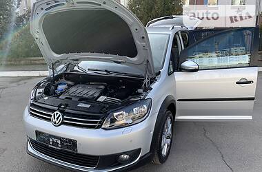 Минивэн Volkswagen Cross Touran 2015 в 