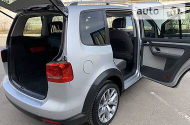 Минивэн Volkswagen Cross Touran 2015 в 