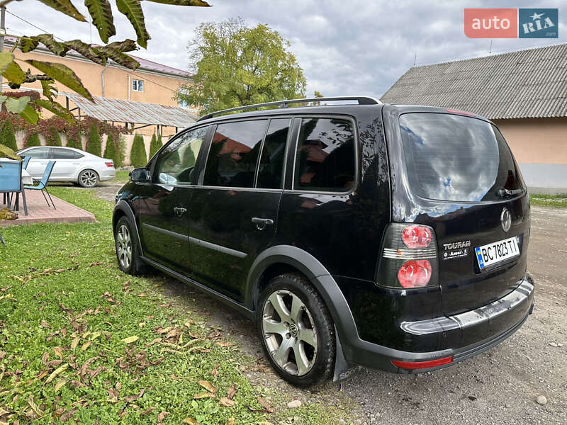 Минивэн Volkswagen Cross Touran 2007 в Жовкве
