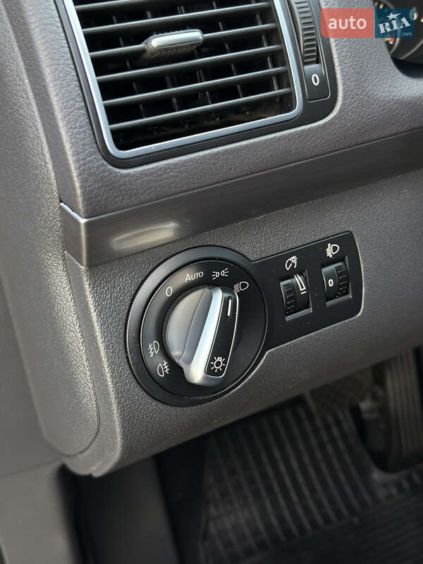 Мінівен Volkswagen Cross Touran 2011 в Самборі