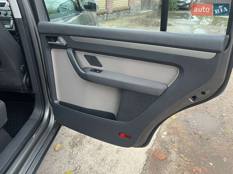 Минивэн Volkswagen Cross Touran 2008 в Ахтырке фото 60 Минивэн Volkswagen Cross Touran 2008 в Ахтырке