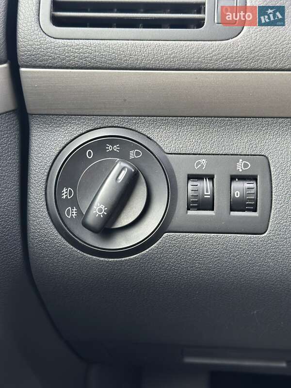 Минивэн Volkswagen Cross Touran 2009 в Белогородке фото 31 Минивэн Volkswagen Cross Touran 2009 в Белогородке