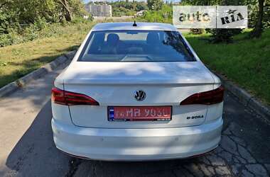 Седан Volkswagen e-Bora 2019 в 