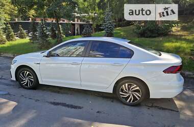 Седан Volkswagen e-Bora 2019 в 