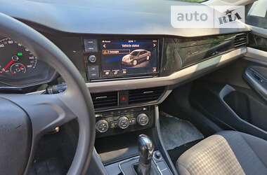 Седан Volkswagen e-Bora 2019 в 