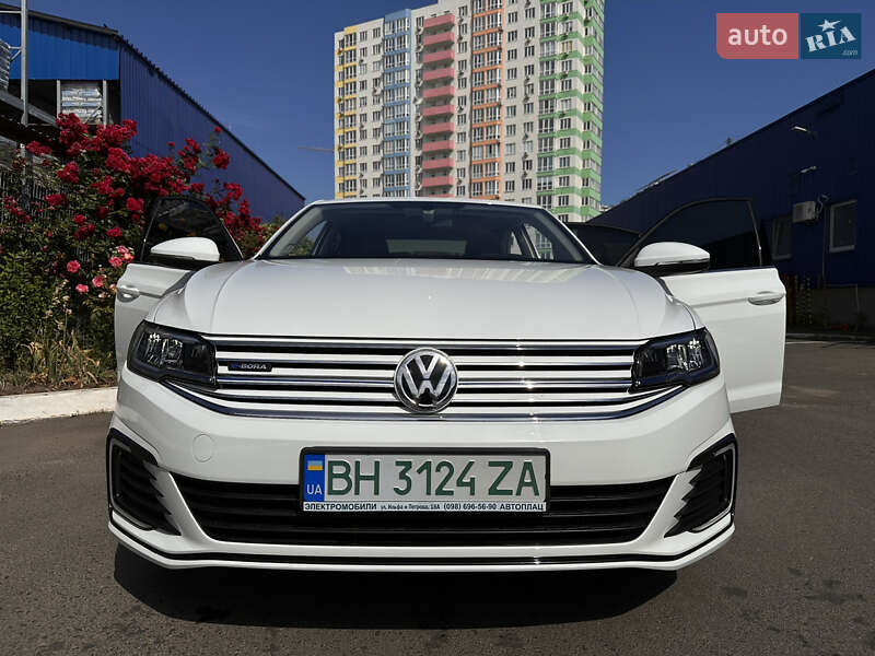 Седан Volkswagen e-Bora 2020 в Одесі