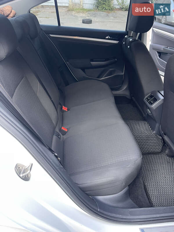 Седан Volkswagen e-Bora 2019 в Києві