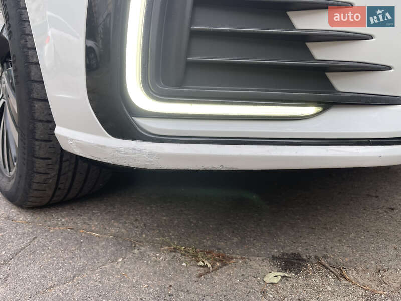 Седан Volkswagen e-Bora 2019 в Києві