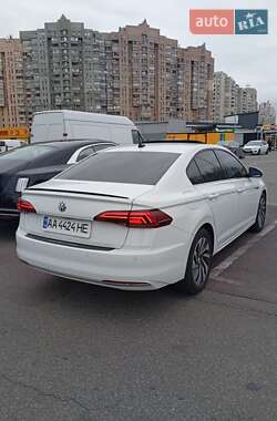 Седан Volkswagen e-Bora 2019 в 