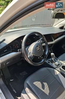 Седан Volkswagen e-Bora 2020 в 
