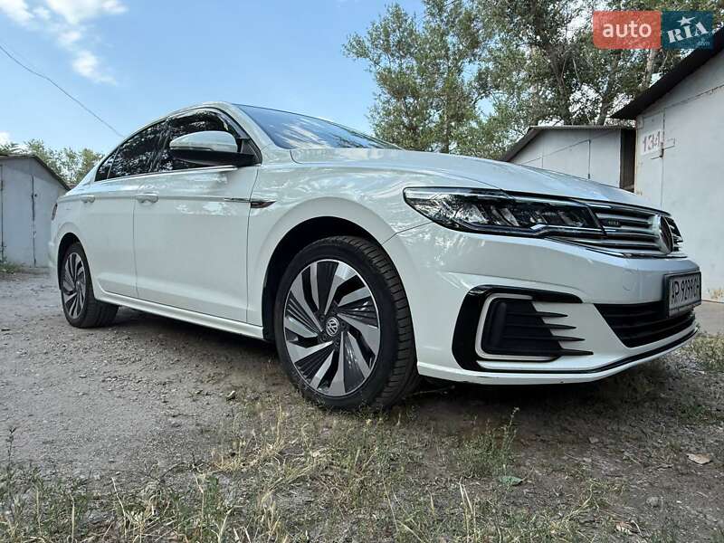 Volkswagen e-Bora 2019