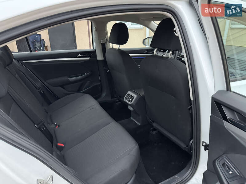 Седан Volkswagen e-Bora 2019 в Києві