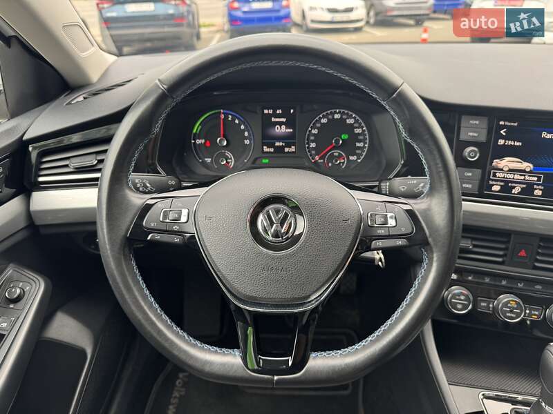 Седан Volkswagen e-Bora 2020 в Киеве