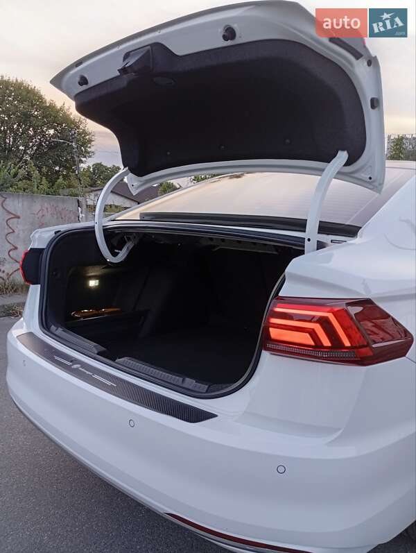 Седан Volkswagen e-Bora 2019 в Киеве фото 28 Седан Volkswagen e-Bora 2019 в Киеве