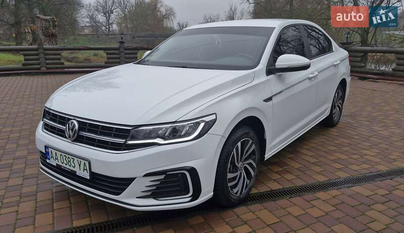 Седан Volkswagen e-Bora 2020 в Городищеві