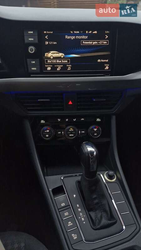 Седан Volkswagen e-Bora 2020 в Городищеві
