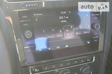Хетчбек Volkswagen e-Golf 2017 в 