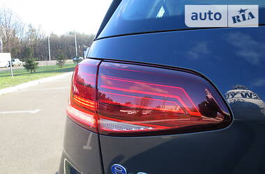 Хетчбек Volkswagen e-Golf 2017 в 