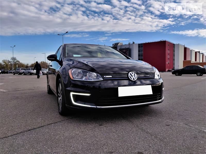 Хетчбек Volkswagen e-Golf 2016 в 