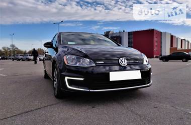 Хетчбек Volkswagen e-Golf 2016 в 