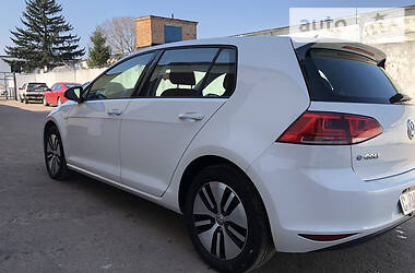 Седан Volkswagen e-Golf 2016 в Львові