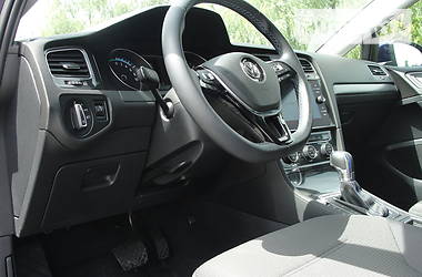 Хетчбек Volkswagen e-Golf 2017 в 