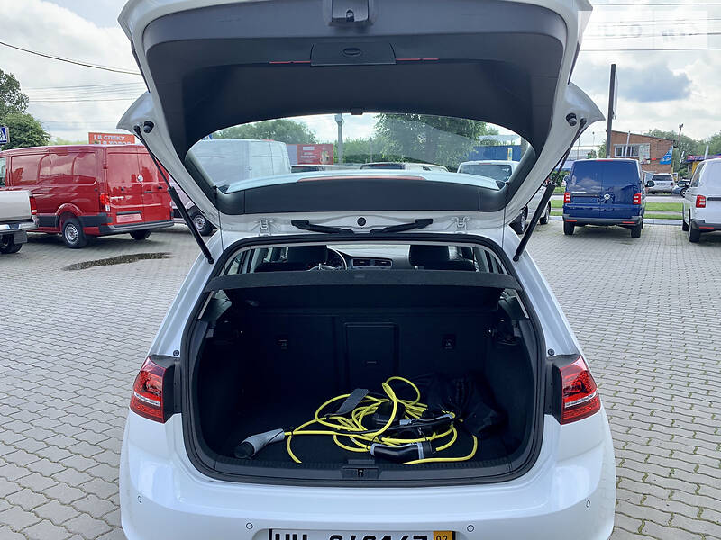 Хетчбек Volkswagen e-Golf 2016 в Хмельницькому