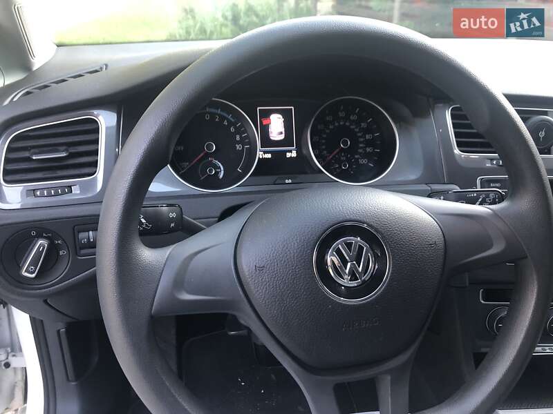 Хэтчбек Volkswagen e-Golf 2016 в Киеве