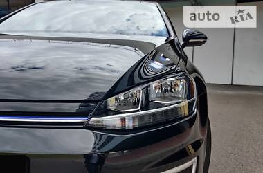 Хетчбек Volkswagen e-Golf 2017 в 