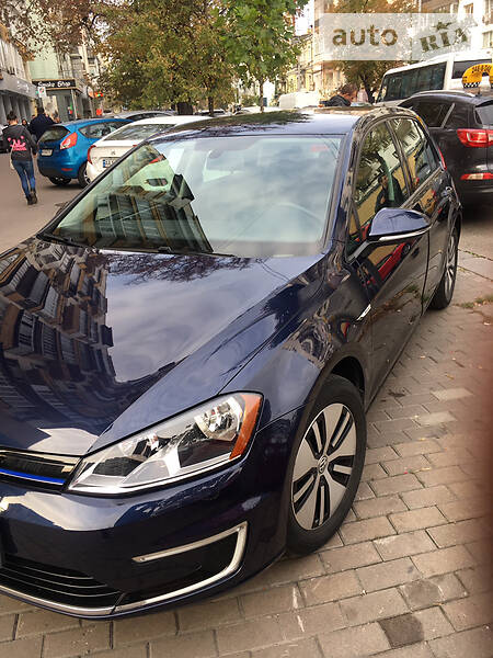 Хэтчбек Volkswagen e-Golf 2015 в Вишневом