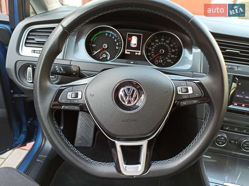 Хетчбек Volkswagen e-Golf 2015 в Житомирі