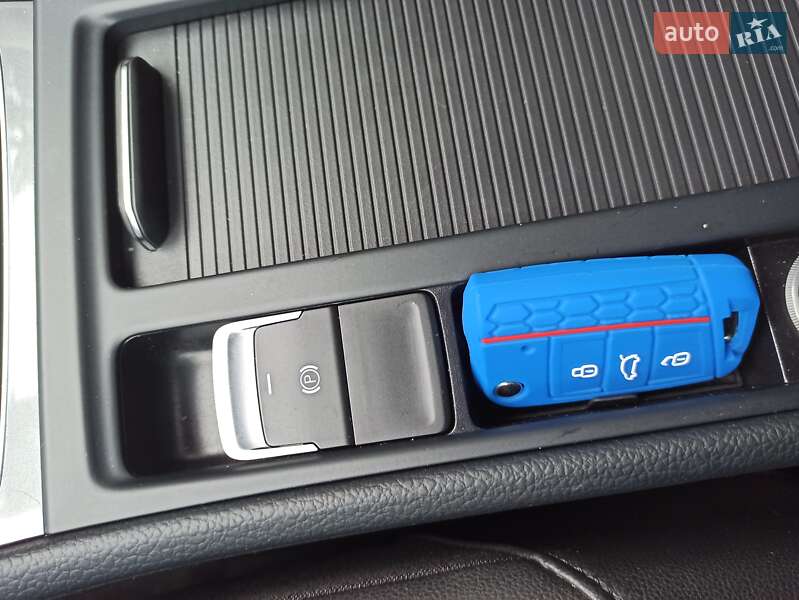 Хетчбек Volkswagen e-Golf 2015 в Житомирі