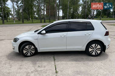 Хэтчбек Volkswagen e-Golf 2017 в 
