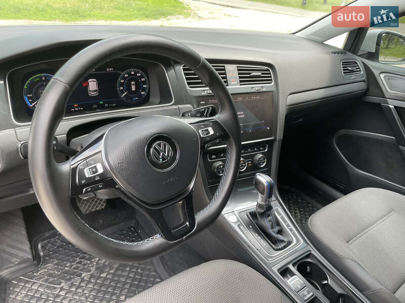 Хэтчбек Volkswagen e-Golf 2017 в Сумах
