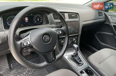 Хэтчбек Volkswagen e-Golf 2017 в 