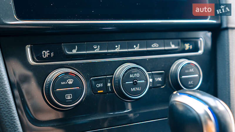 Хэтчбек Volkswagen e-Golf 2019 в Ужгороде