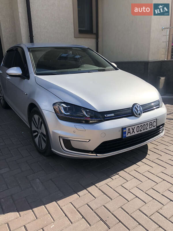 Volkswagen e-Golf 2015