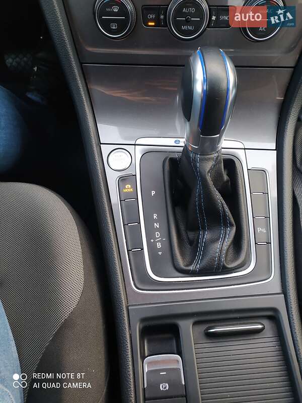 Хэтчбек Volkswagen e-Golf 2014 в Мукачево