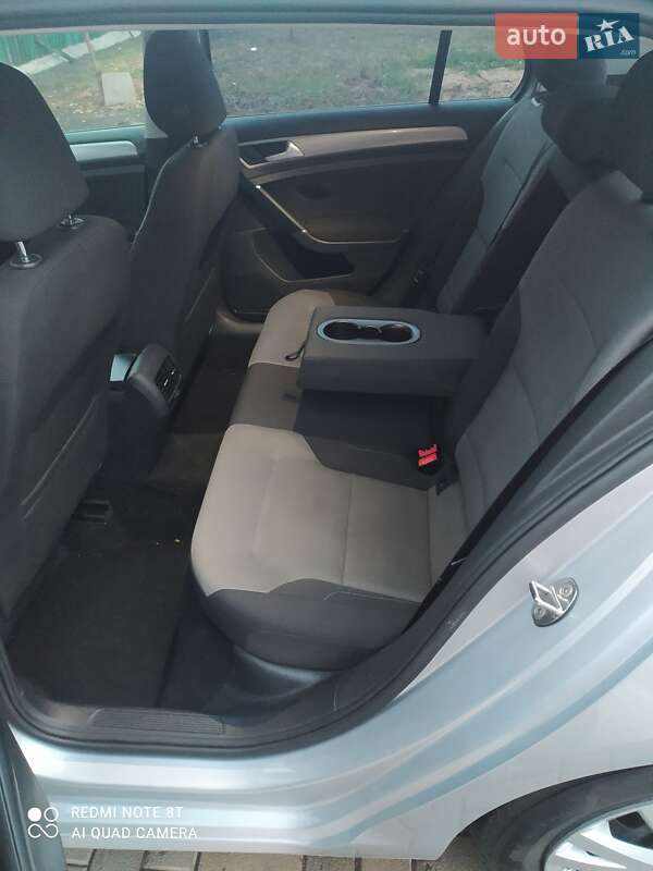 Хэтчбек Volkswagen e-Golf 2014 в Мукачево