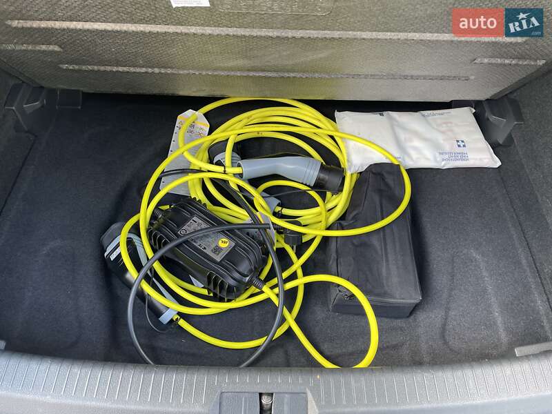 Хэтчбек Volkswagen e-Golf 2018 в Хмельницком