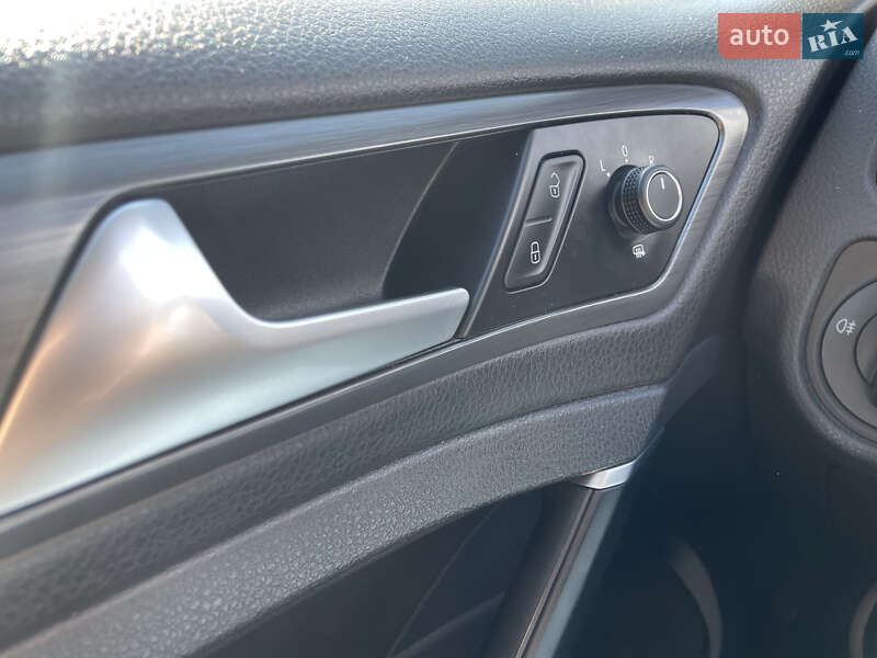 Хэтчбек Volkswagen e-Golf 2018 в Хмельницком