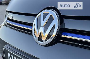 Хетчбек Volkswagen e-Golf 2018 в 