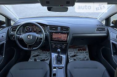 Хетчбек Volkswagen e-Golf 2018 в 