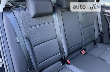 Хетчбек Volkswagen e-Golf 2018 в 