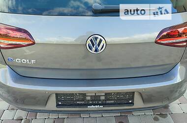 Хетчбек Volkswagen e-Golf 2015 в Чернівцях