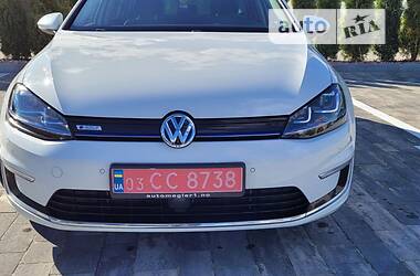 Седан Volkswagen e-Golf 2015 в Тернополе