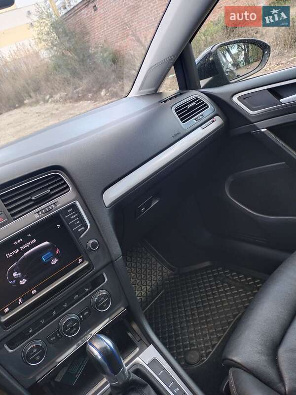 Хетчбек Volkswagen e-Golf 2015 в Полтаві