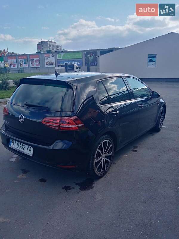 Хетчбек Volkswagen e-Golf 2015 в Полтаві