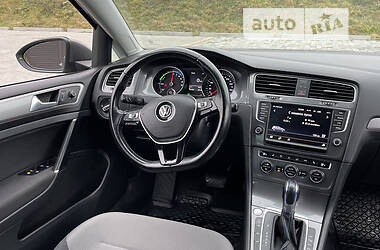 Хетчбек Volkswagen e-Golf 2015 в Стрию